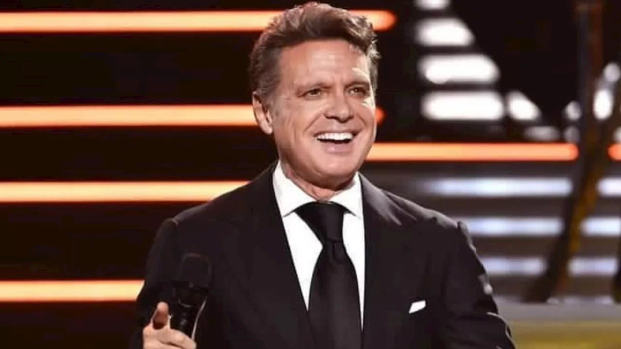 Luis Miguel cautiva al público en su regreso a la Arena Ciudad de México