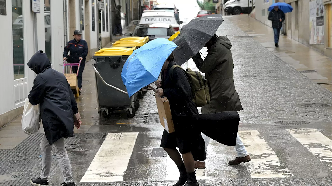 La borrasca 'Kirk' deja fuertes lluvias y vientos de hasta 120 km/h en España