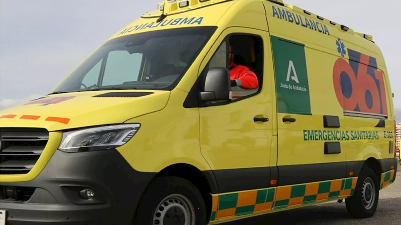 Muere un trabajador tras precipitarse desde el tejado de una nave en Sevilla