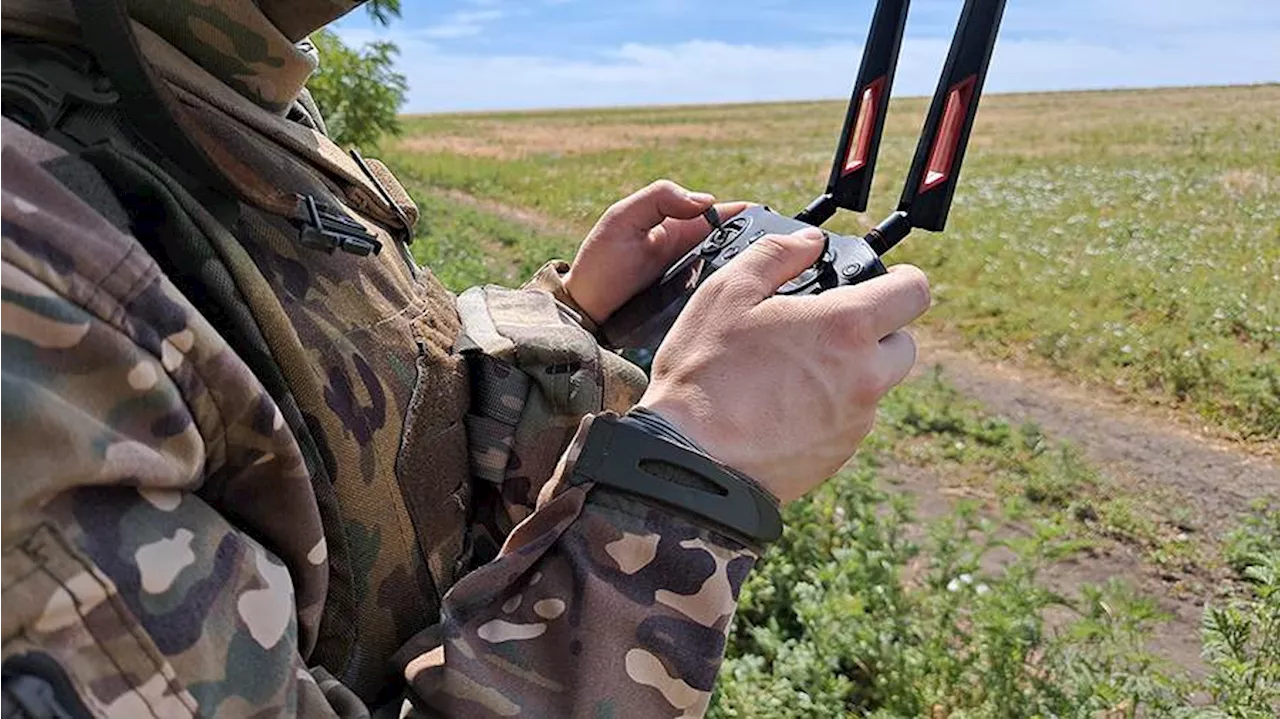 Расчеты FPV-дронов уничтожили две боевые бронированные машины ВСУ под Харьковом