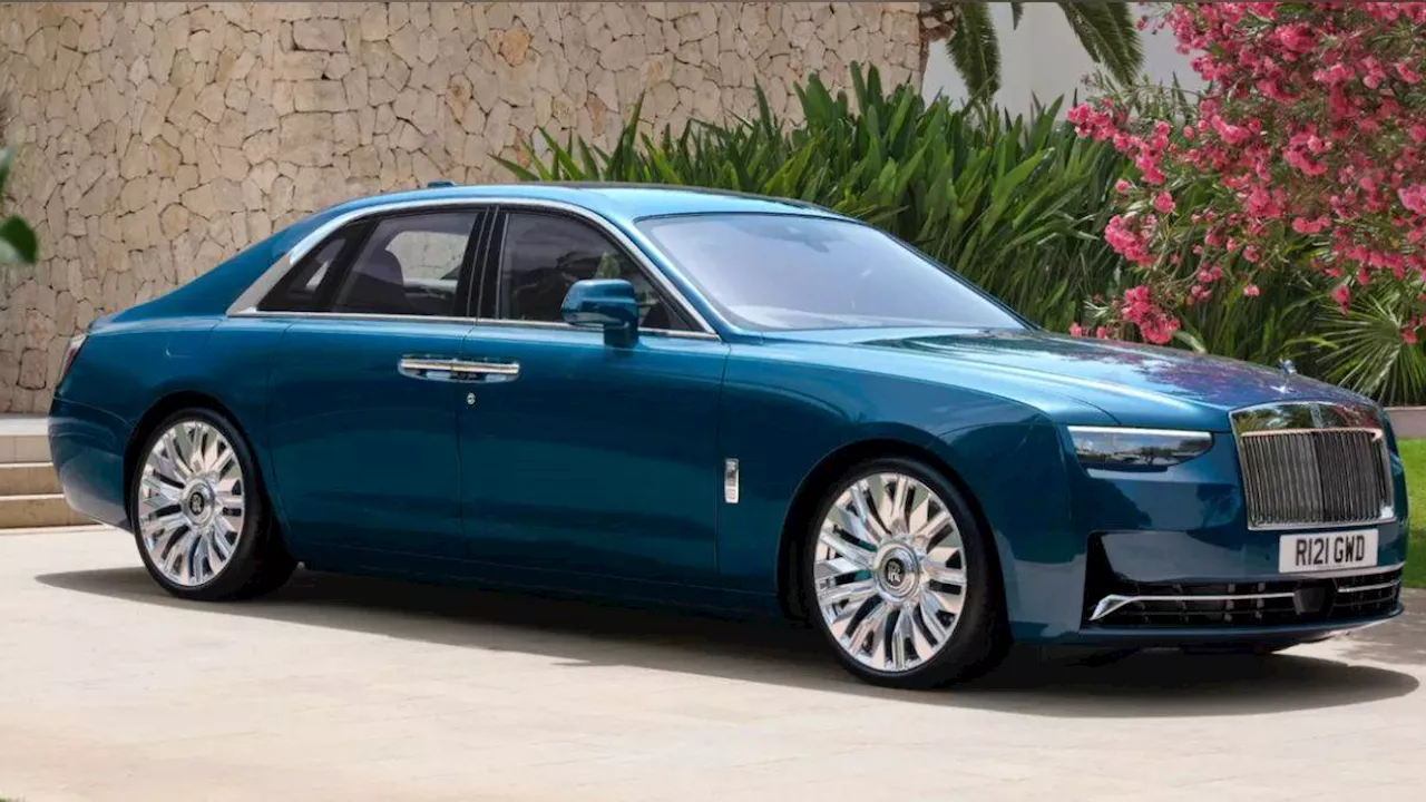 Rolls-Royce Ghost फेसलिफ्ट हुई पेश, कार कनेक्टिविटी से लेकर एक्सटीरियर में हुए कई बदलाव