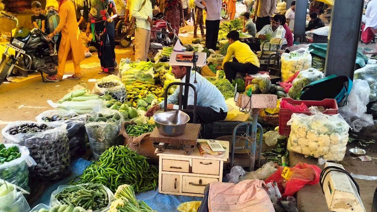 Tomato-Onion Price: दिल्ली-NCR में आसमान छू रहे टमाटर-प्याज के दाम, सब्जियों ने बिगाड़ा रसोई का स्वाद