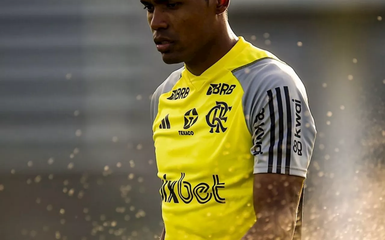 Flamengo se reapresenta com Alex Sandro em tratamento para desconforto muscular