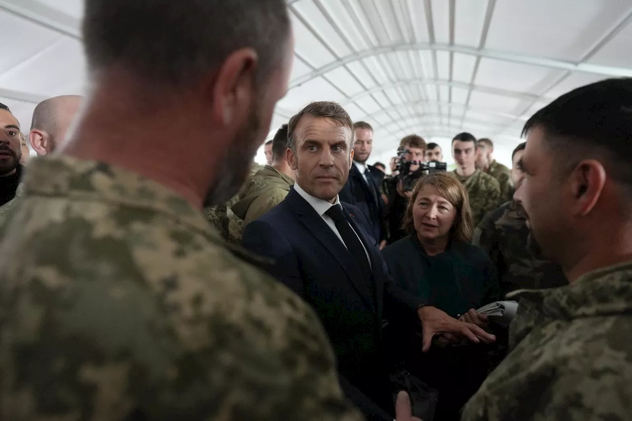 La brigade 155 ukrainienne à l'entraînement en France reçoit la visite de Macron