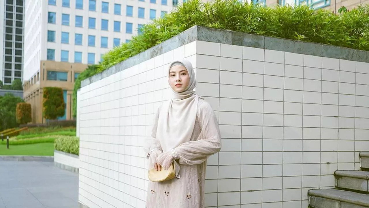 Inspirasi Hijab Segi Empat Lebar dari Nastha Rizky untuk Penampilan Elegan