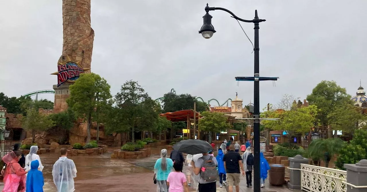 Orlando Universal Studios full of tourists hours before Hurricane Milton hits