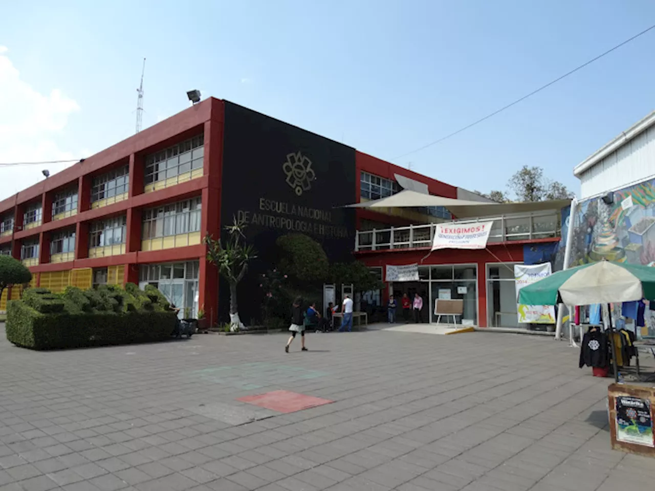 Desalojan la escuela de Antropología e Historia de CdMx por 'falsa' amenaza de bomba