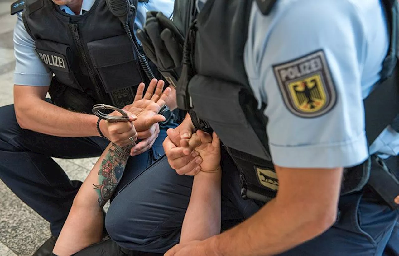 Nach Einbruch in Regensburger Bahnhof: 28-Jähriger Betrunkener beleidigt Polizei „auf das Übelste“