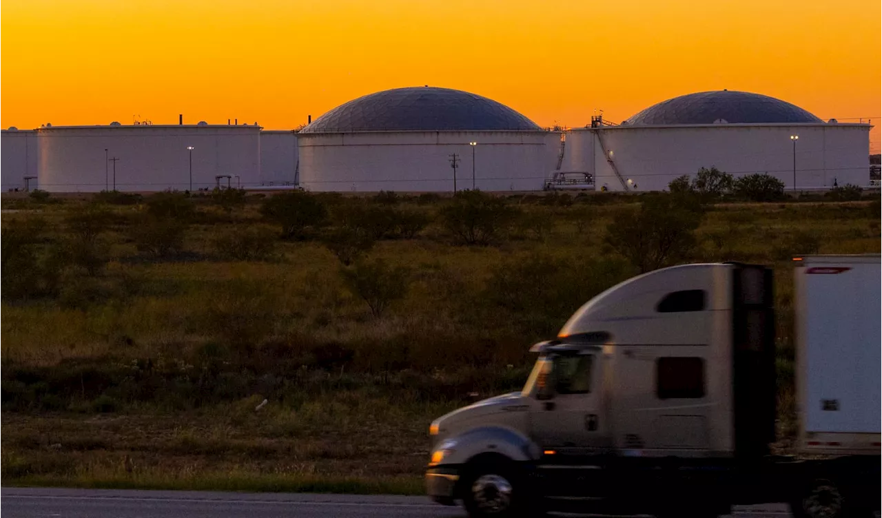 U.S. crude oil drifts lower, trades below $74 per barrel after selloff