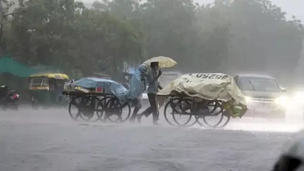 Weather Update: इन राज्यों में आज फिर भारी बारिश का अलर्ट, जानें दिल्ली के मौसम का हाल