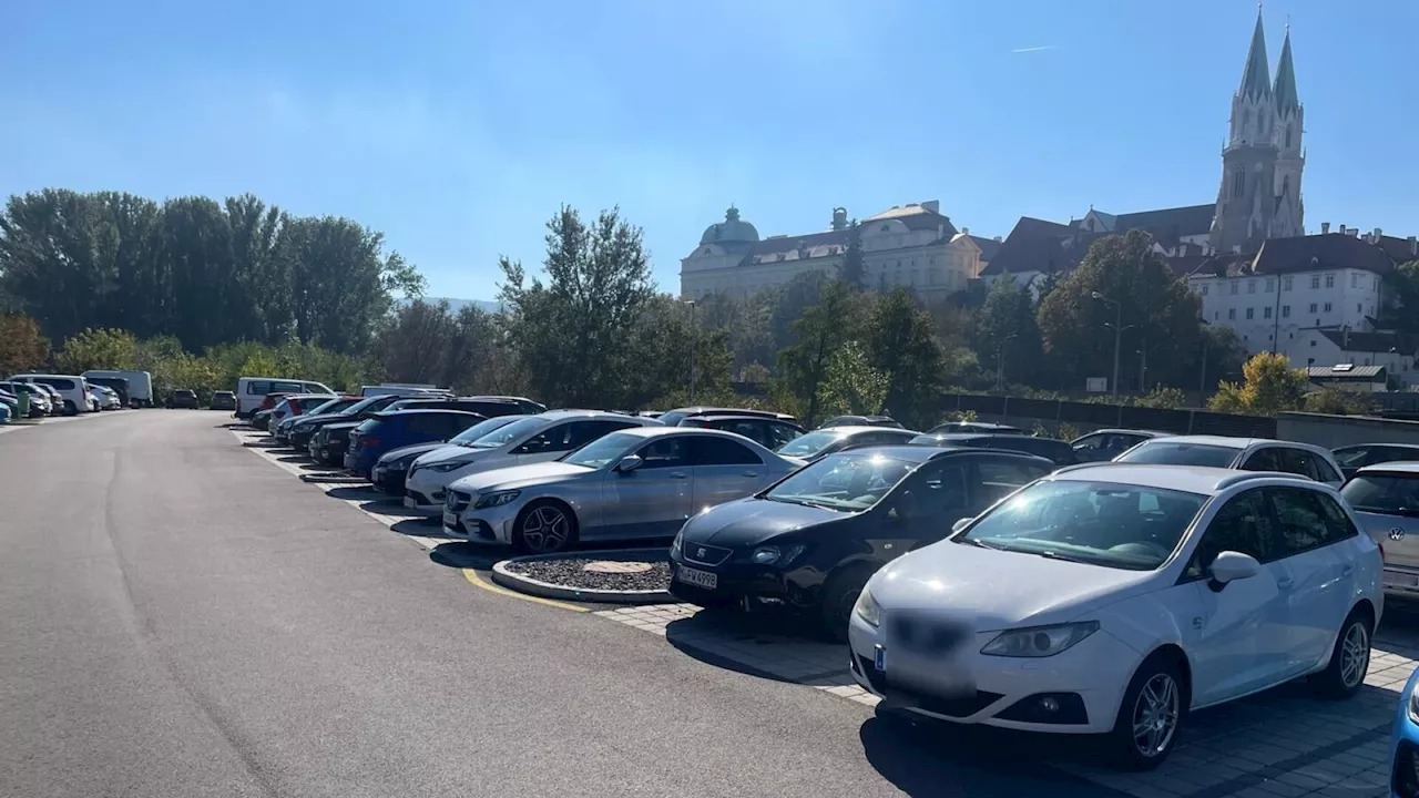 Stadt Klosterneuburg baut Carport mit PV-Dach