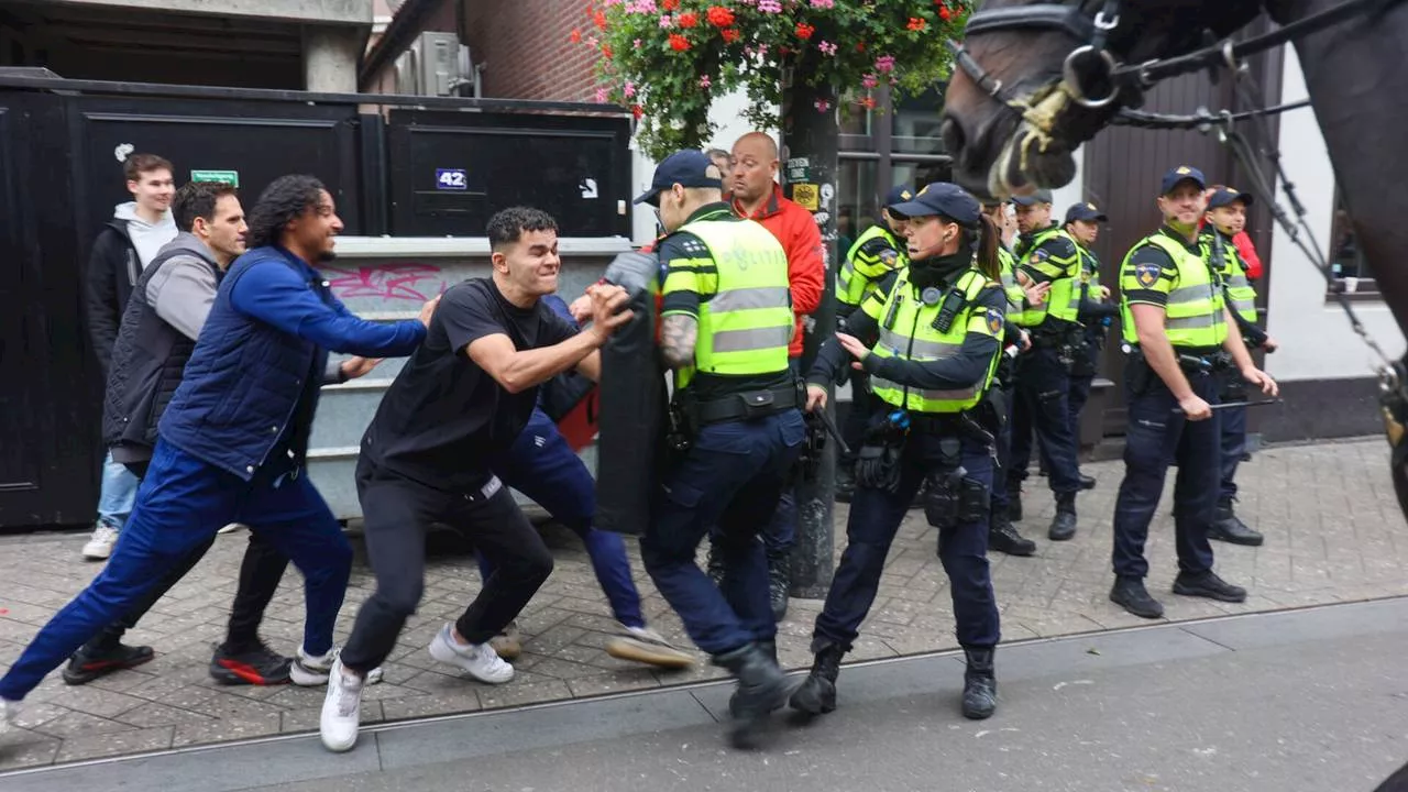 Net echt: politiemacht houdt op Stratumseind rellende studenten in bedwang