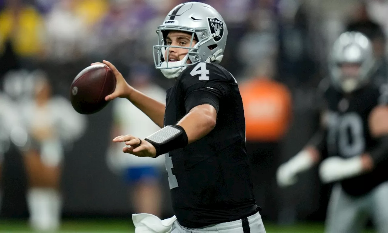 Las Vegas Raiders' make starting quarterback change before game against Steelers.