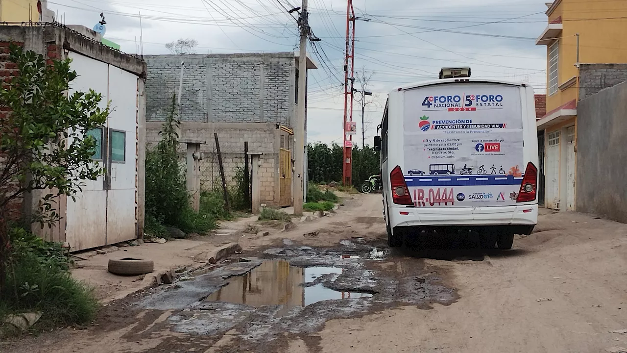 Irapuato: urgen reparar calle en Reforma Agraria tras ser vía alterna; parece ‘zona de guerra’