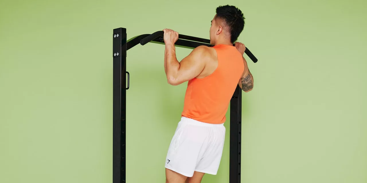 A Beginner’s Pull-Up Progression Plan So You Can Nail Your Very First One