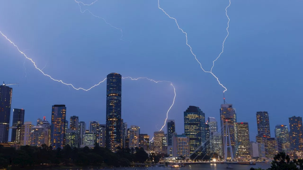 Large hail, rain and damaging winds: Severe thunderstorm warnings as wild weather lashes Qld