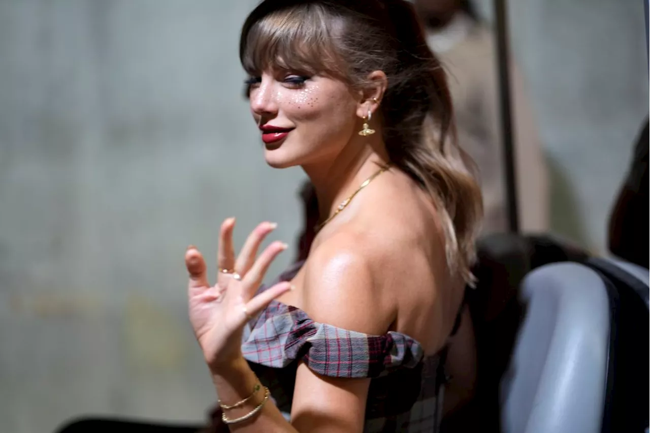 Taylor Swift, worth RM6.9bil, overtakes Rihanna as world’s richest female musician