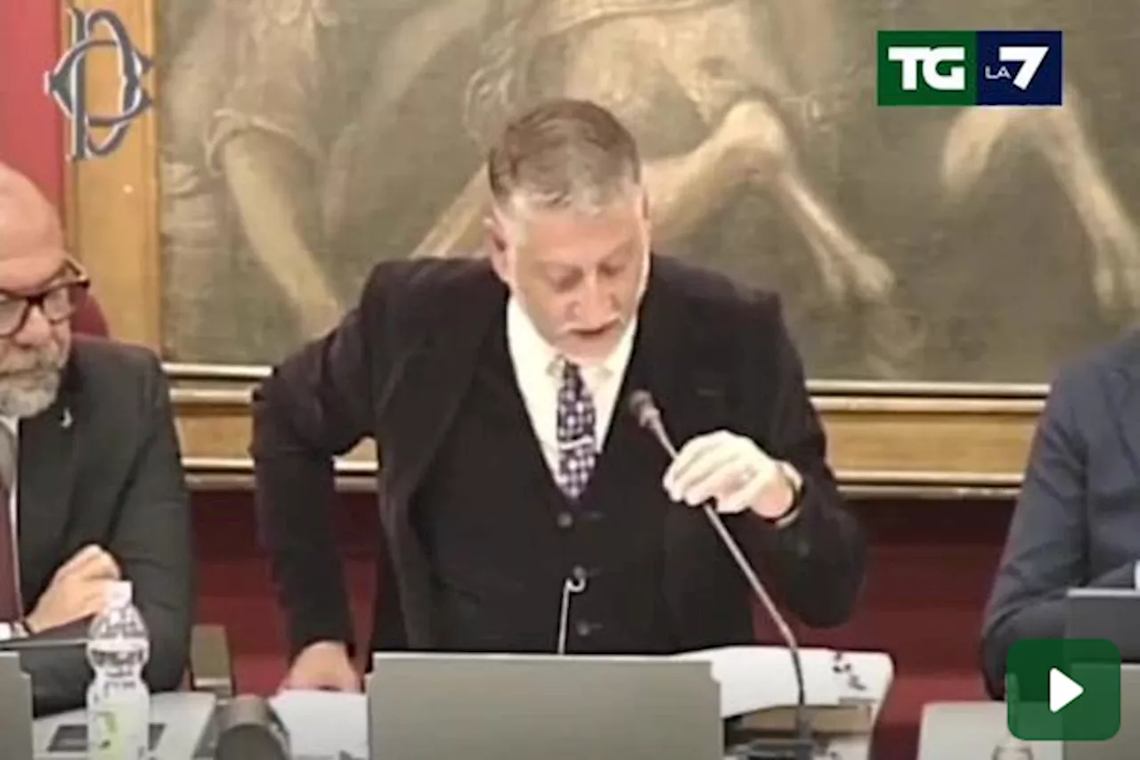 Giuli presenta le linee guida del ministero della Cultura: cita Hegel ma è incomprensibile