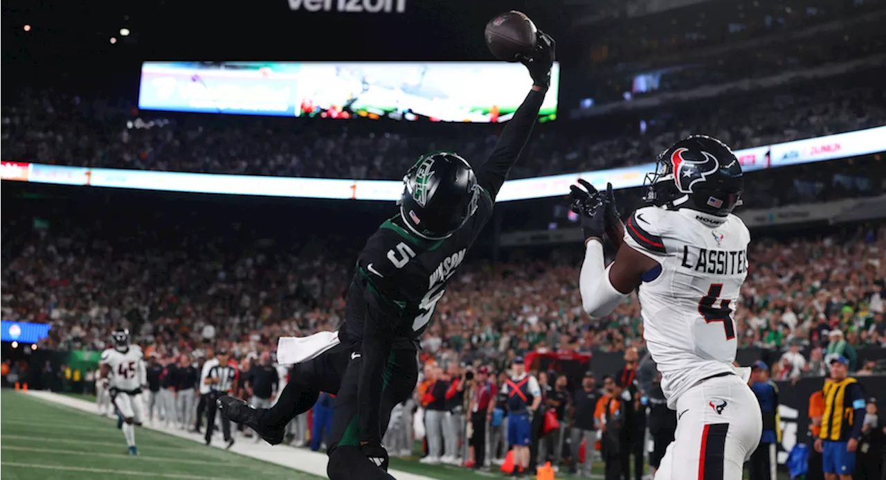 Garrett Wilson Makes An All-Time Great One-Handed Touchdown Catch on Thursday Night Football