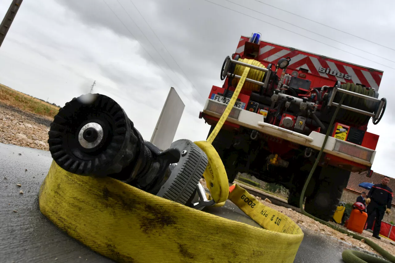 Le feu prend dans la toiture de cette ferme en Eure-et-Loir, 22 pompiers mobilisés