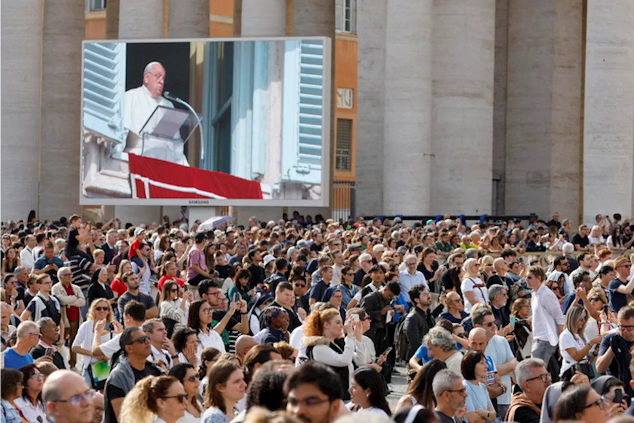 Il Papa: 'La guerra è ignobile, penso ai bimbi massacrati a Gaza'