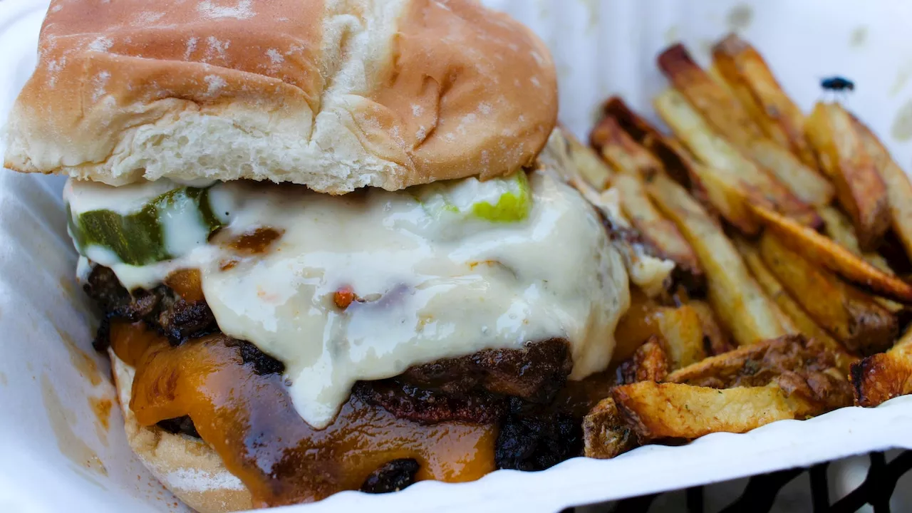 This south Alabama food truck’s burgers are a smashing success