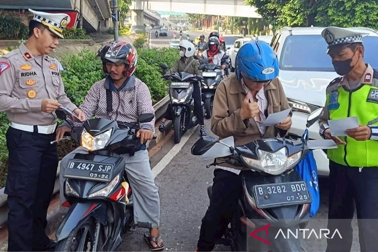 Layanan SIM Keliling pada Sabtu tetap operasi dengan jam terbatas