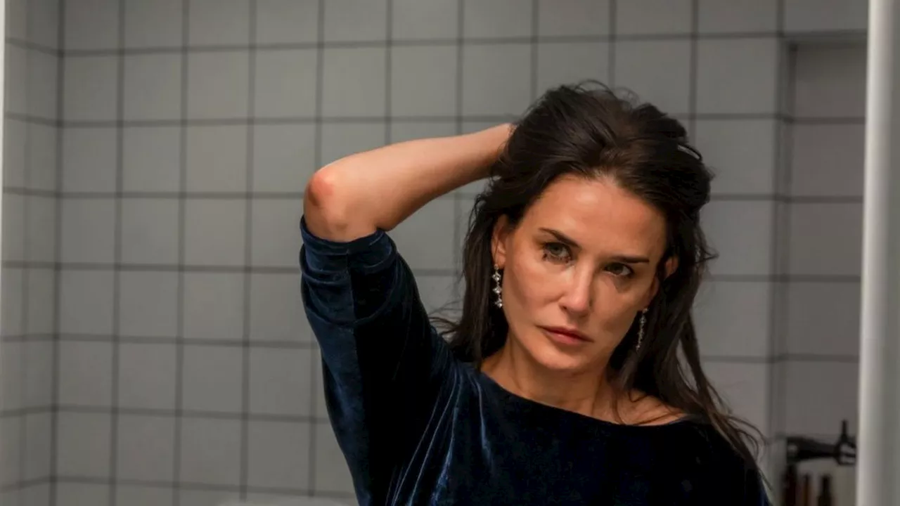 Demi Moore nicht wiederzuerkennen: Schauspielerin zeigt Nacktprothesen aus Horrorfilm