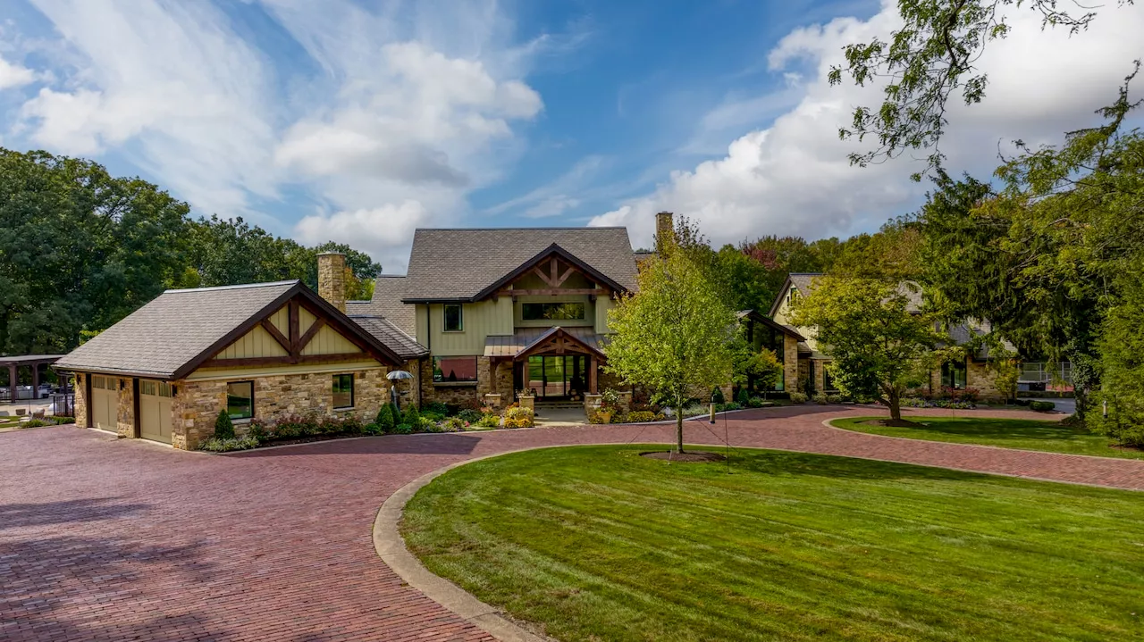 Cleveland Browns offensive lineman lists home for $9.5 million: House of the Week