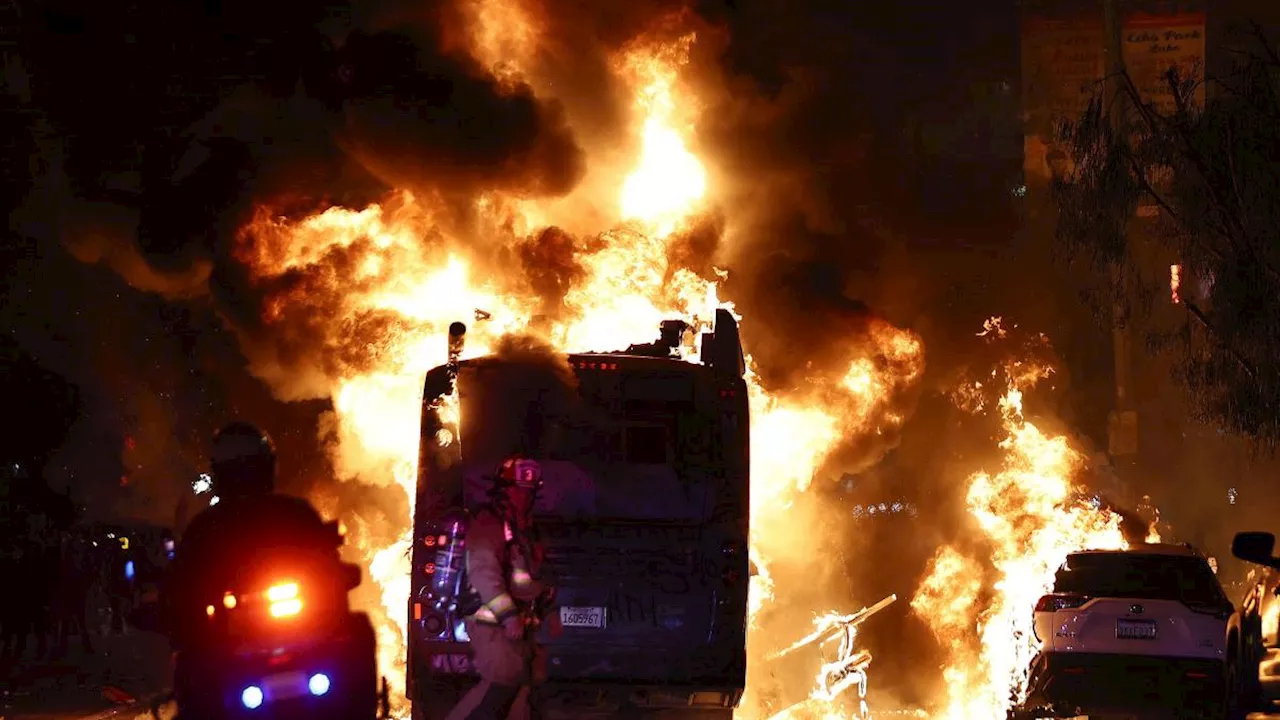 Mlb, incidenti e scontri con la polizia a Los Angeles dopo la vittoria dei Dodgers