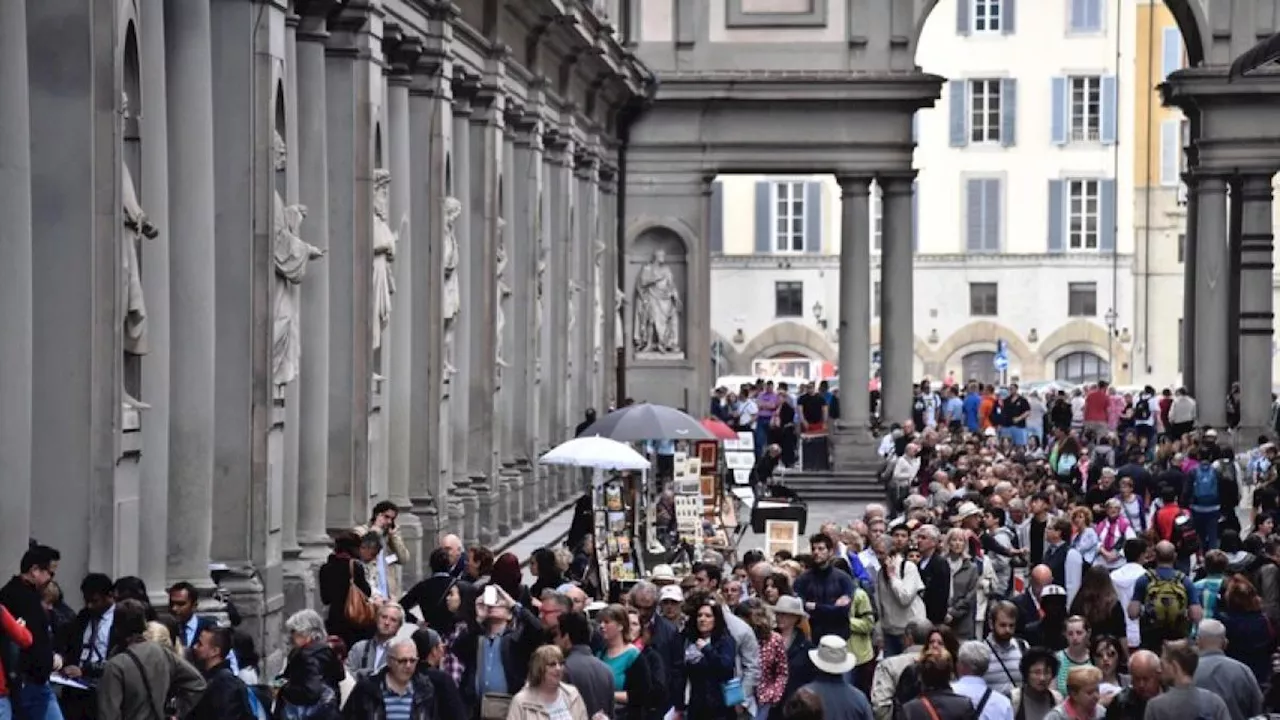 Ponte Ognissanti 2024, previsti 4,5 milioni di turisti in Italia: prenotato il 74% delle camere