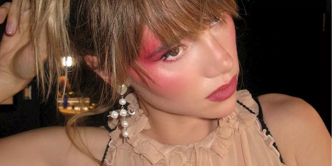 Il blush abbondante di Suki Waterhouse