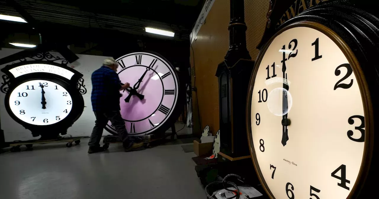 Daylight saving time in Ontario When do the clocks fall back? Canada