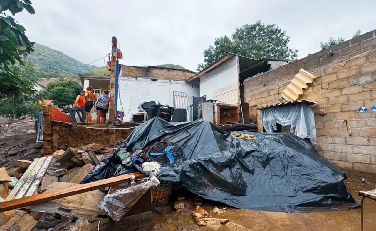 Avalancha destruyó casas y vehículos en San Fernando, Santa Marta