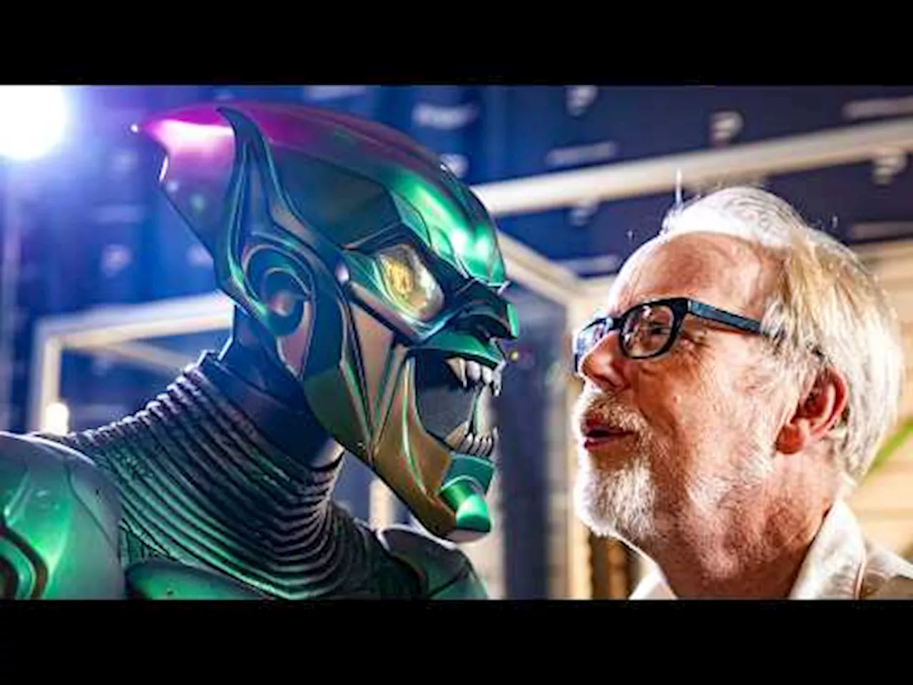 Adam Savage kollar in Green Goblins kostym. Från Sam Raimi-trilogin.