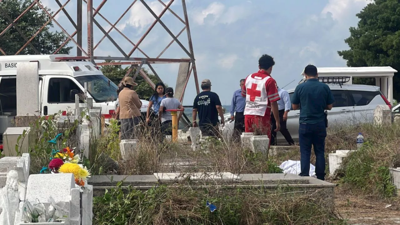 Un abuelito muere en un panteón mientras visitaba la tumba de su hijo