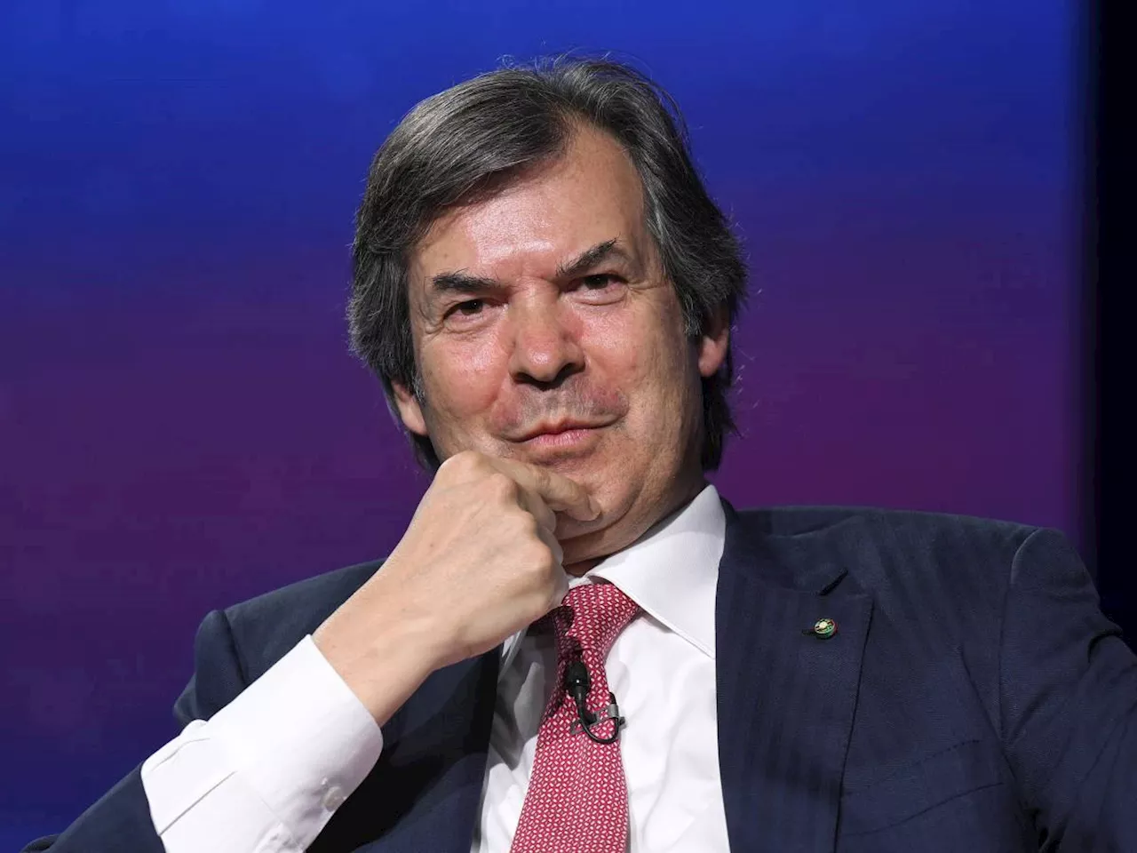 Intesa Sanpaolo alza il tiro e prepara un maxi buy-back