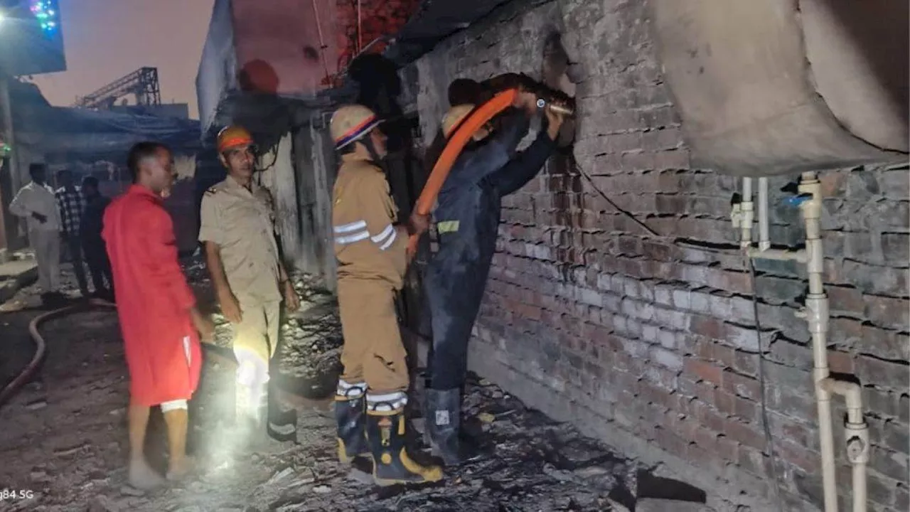 Sahibabad Fire: जूते की दुकान में लगी भीषण आग, फ्लैट में फंसे लोगों का किया रेस्क्यू