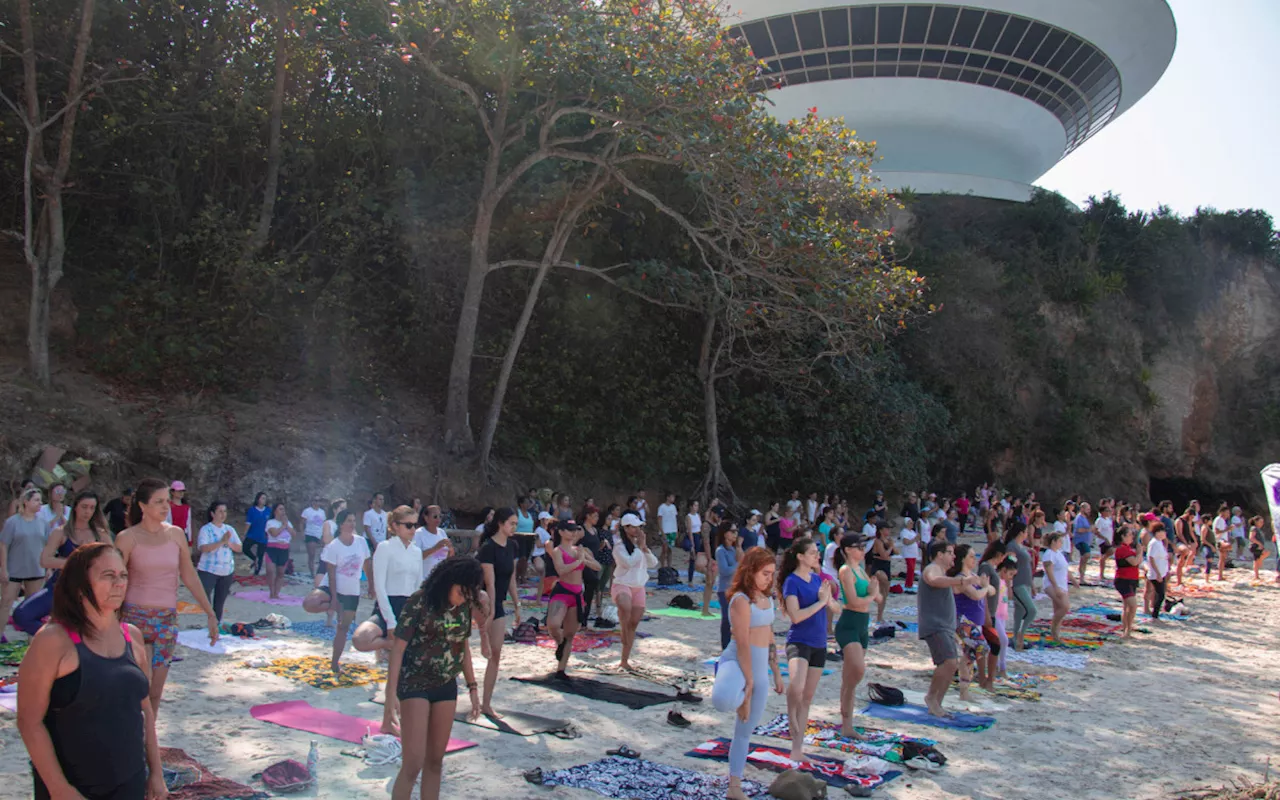 Penúltimo Yoga na Praia do ano, do Dharma Bhmi, acontece neste domingo