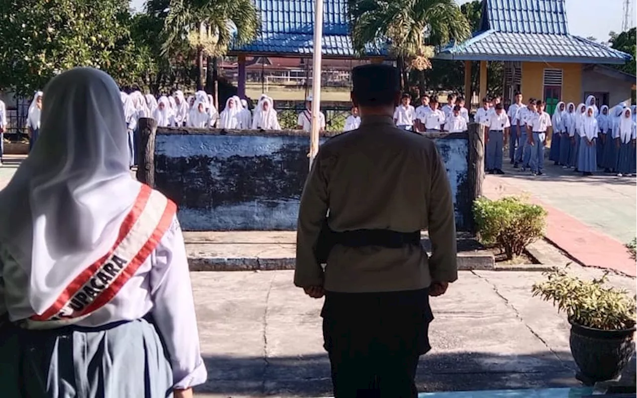 Tak Ingin Hoaks Merambah ke Pelajar, AKP Sumaryadi Datangi SMAN 1 XIII Koto Kampar