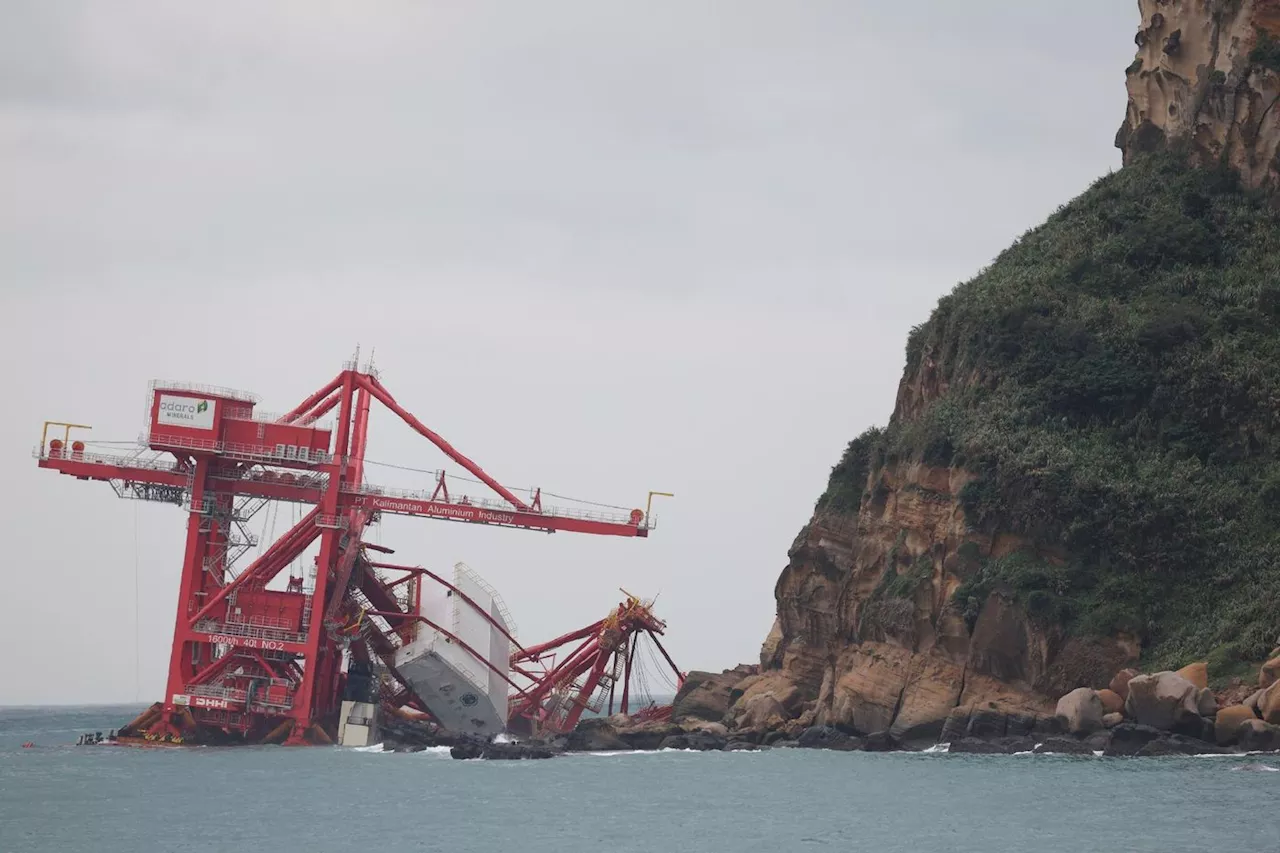 Taïwan: course contre la montre pour extraire le carburant d'un cargo chinois échoué