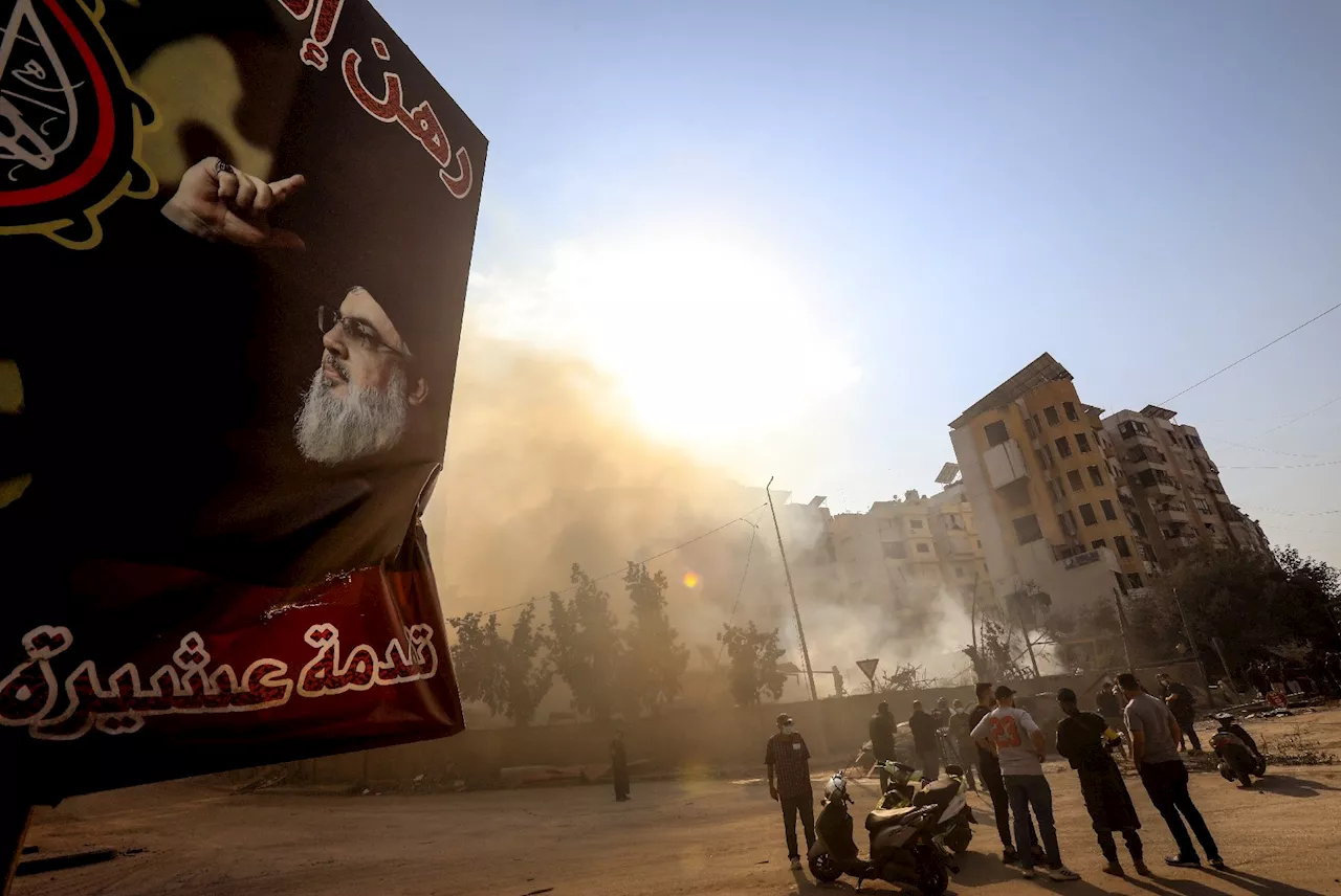 Dans la banlieue sud de Beyrouth, les portraits des 'martyrs' flottent sur les ruines