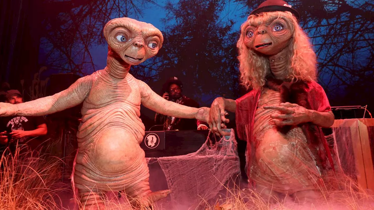 Bosan Jadi Cacing, Heidi Klum Kini Berdandan Sebagai Alien E.T. untuk Hallowen 2024