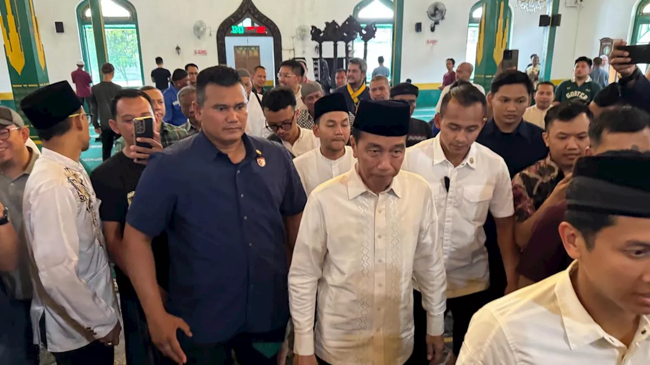 Cawalkot Respati Dampingi Jokowi Salat Jumat di Masjid Bersejarah Mangkunegaran