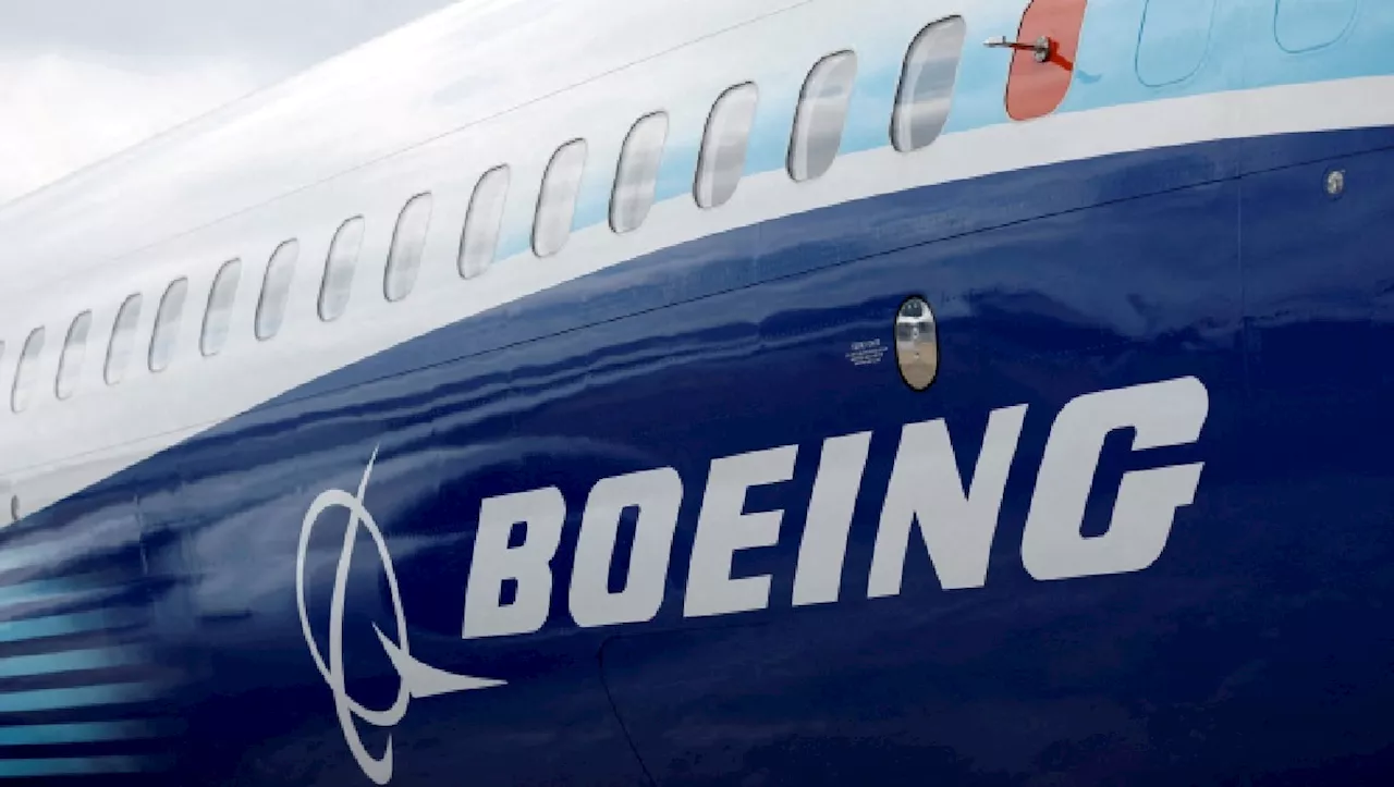 Boeing mejora su oferta de aumento salarial para poner fin a huelga de trabajadores