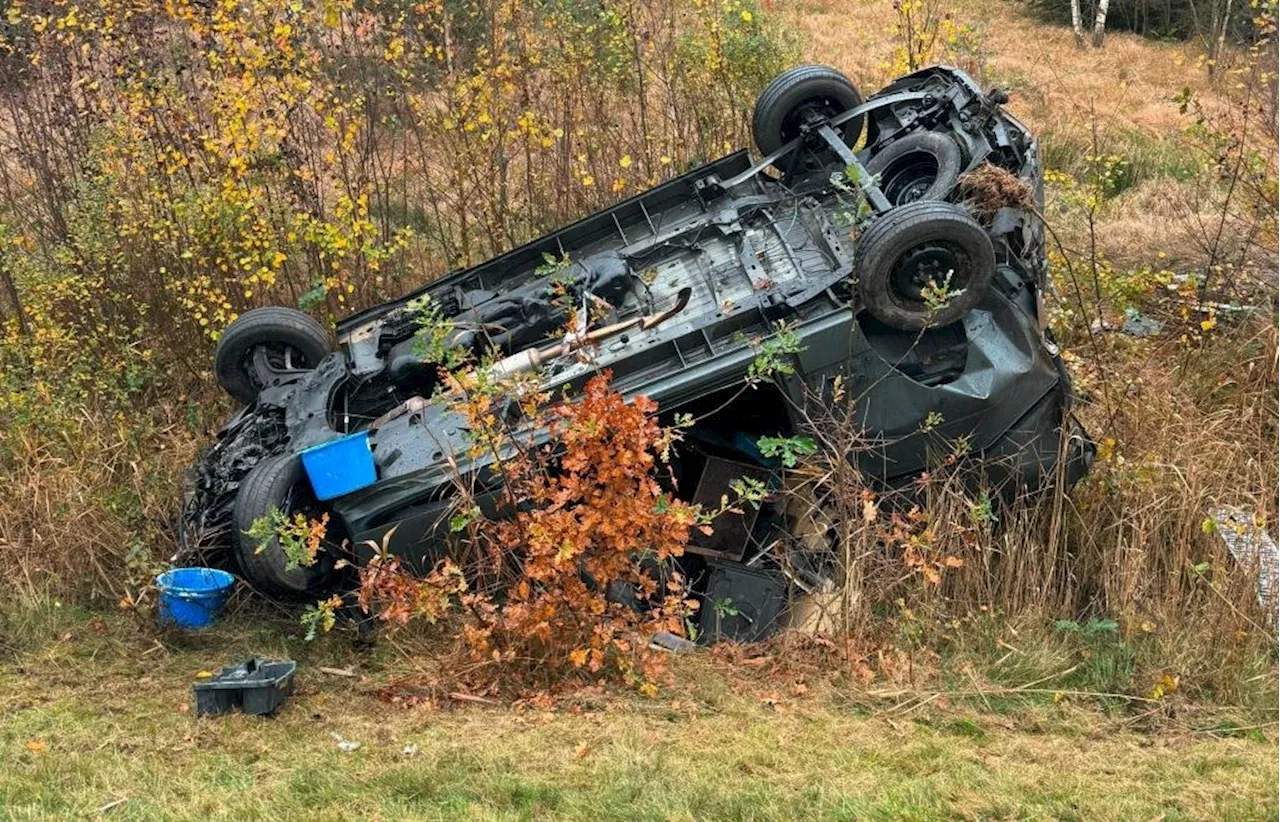 Alkoholisiert und eingeschlafen: 44-Jähriger überschlägt sich mit Auto auf A93 bei Schwandorf