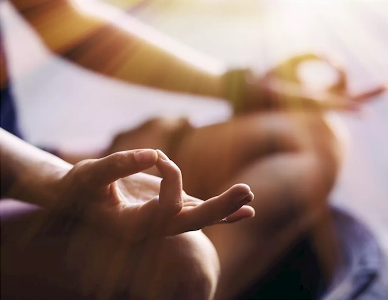 Mindfulness meditation outperforms placebo in reducing pain