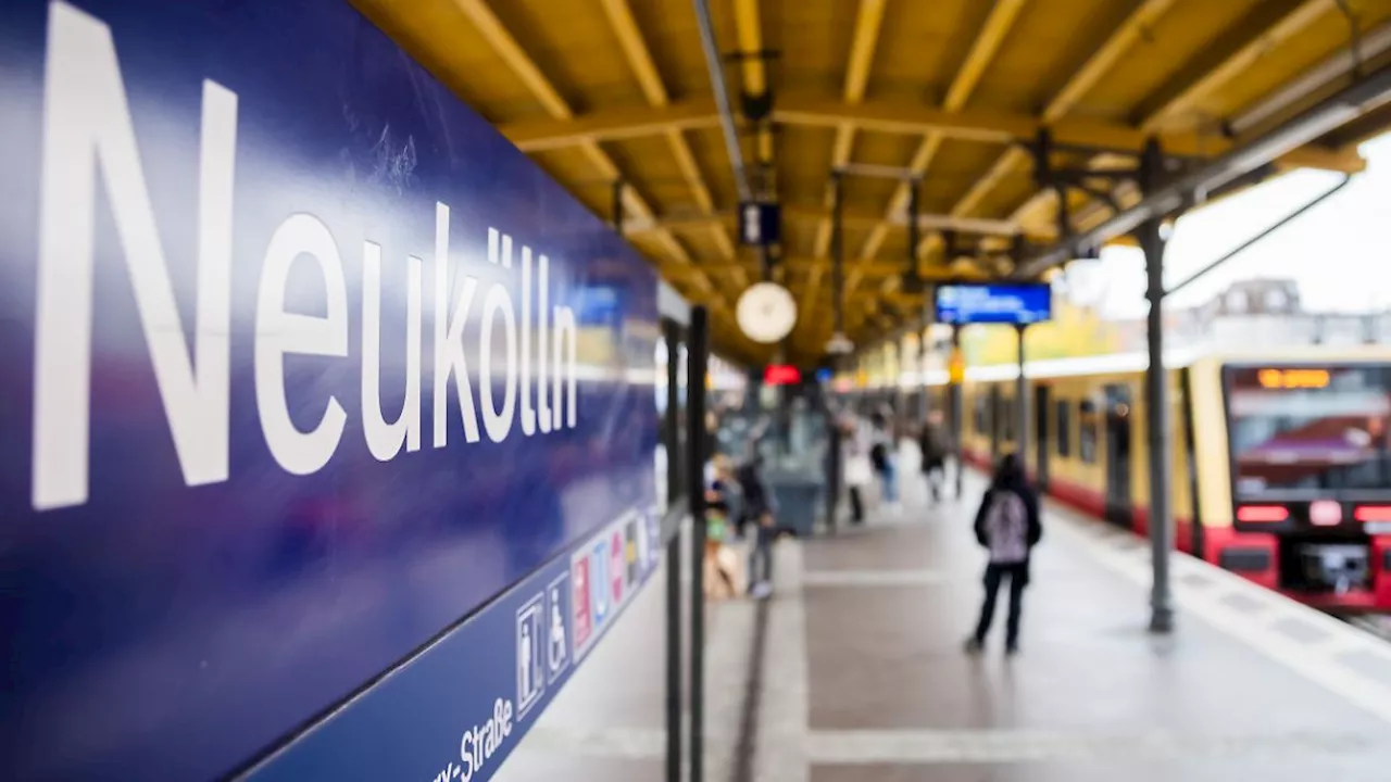 Vorfall am S-Bahnhof Neukölln: Berliner Polizei fahndet nach Sprengstofffund nach Komplizen