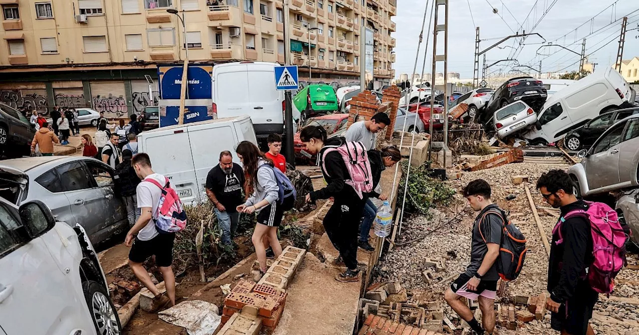 Spanien schickt immer mehr Soldaten ins Katastrophengebiet