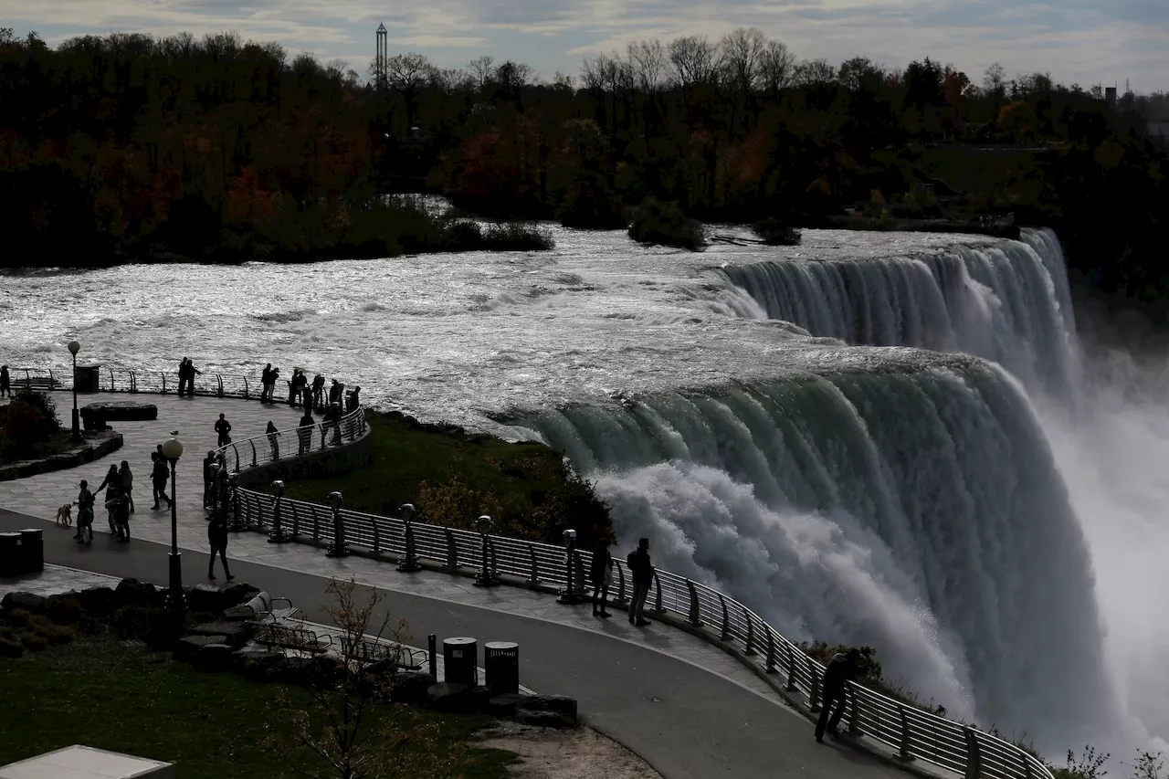 ‘This was intentional’: 2 children, mom missing after going over Niagara Falls